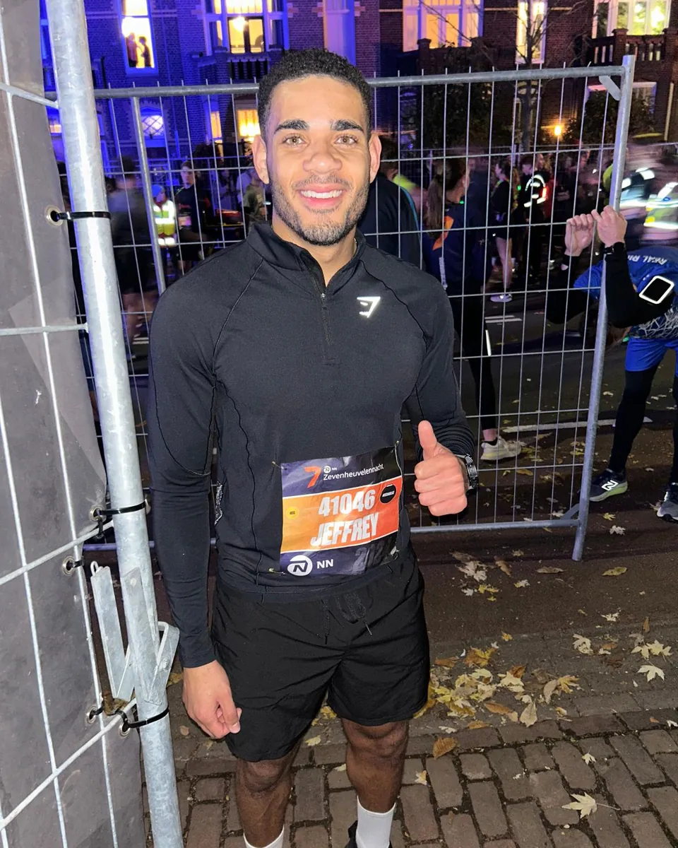Jeffrey met startnummer bij de Zevenheuvelennacht